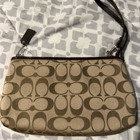EUC Coach wristlet - Picture 3 of 3
